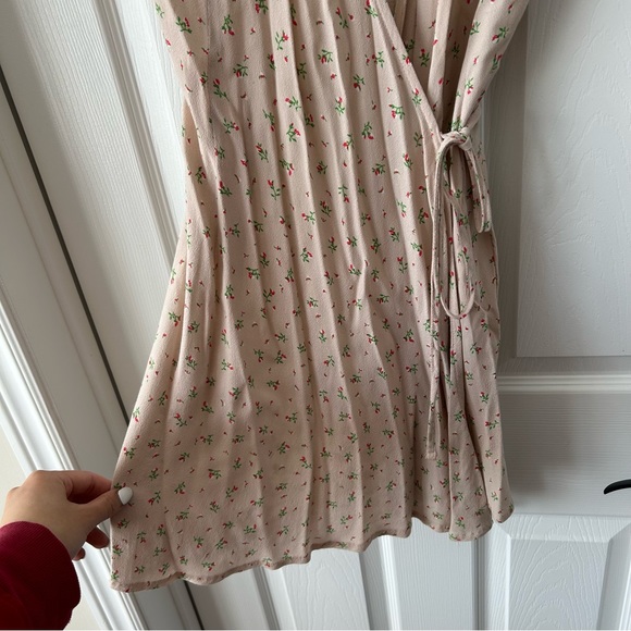 Brandy Melville Robbie Wrap dress - Picture 7 of 8